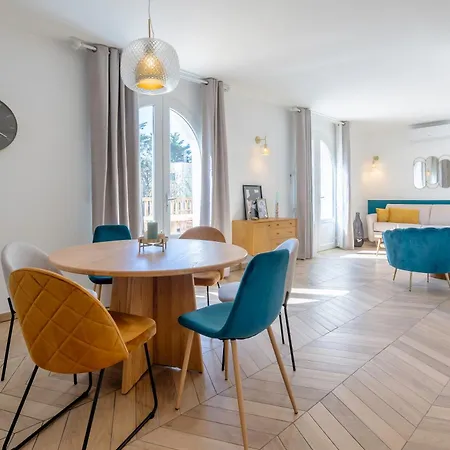 Les De Julie Au Domaine Des Muses *