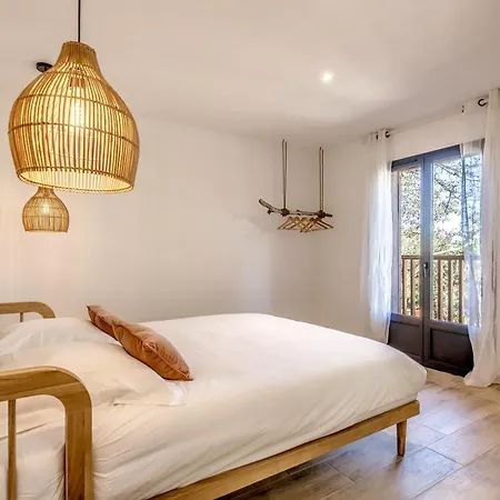 Les De Julie Au Domaine Des Muses