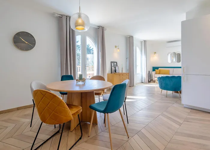 Les De Julie Au Domaine Des Muses *